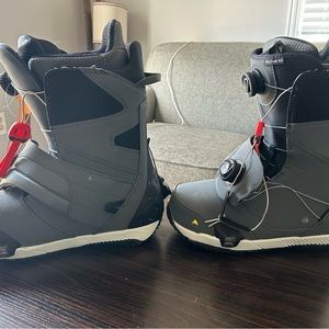 Like new used twice.  Burton Photon SO size 12M